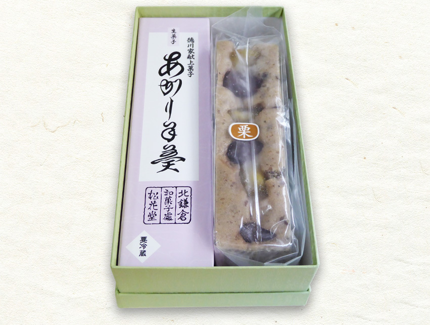 箱入りあがり羊羹と栗入り小鹿の写真。